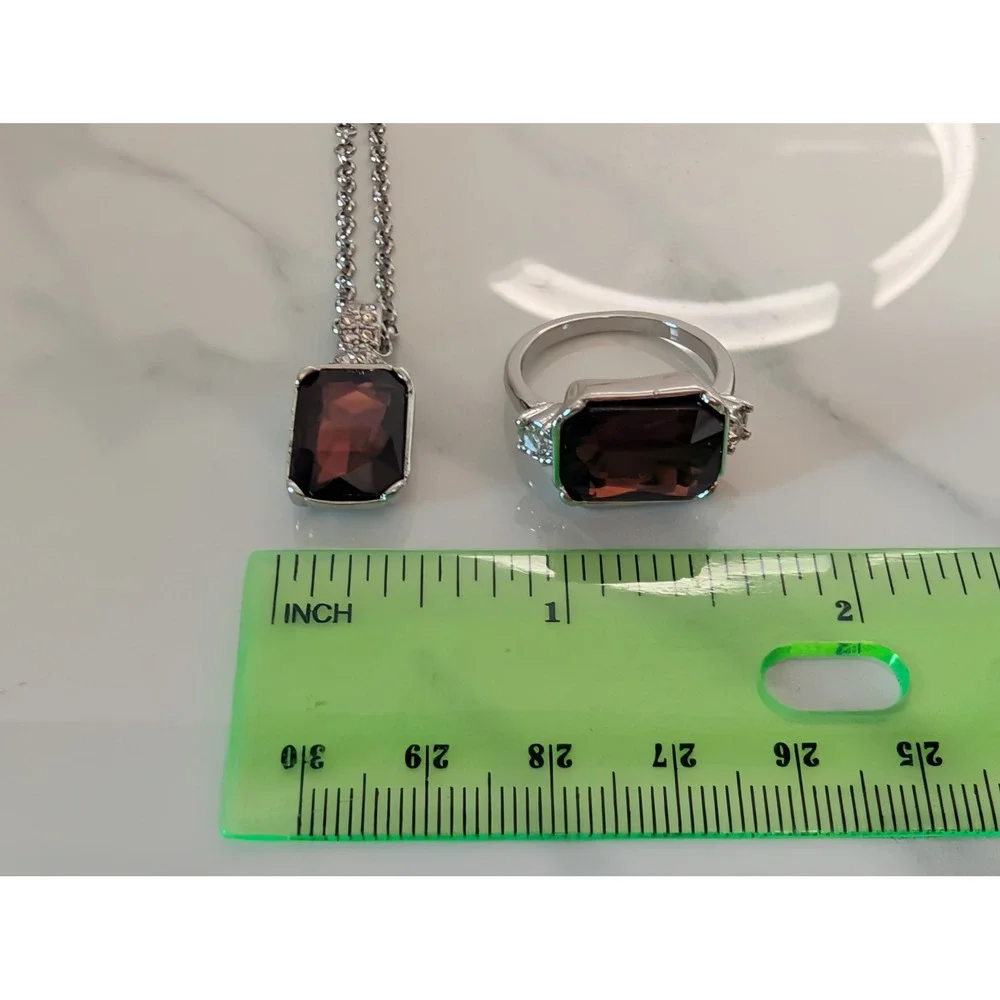 Studio 1886 Avon Majestic Mauve Necklace and‎ Ring Set Size 8 Silver Tone Mauve